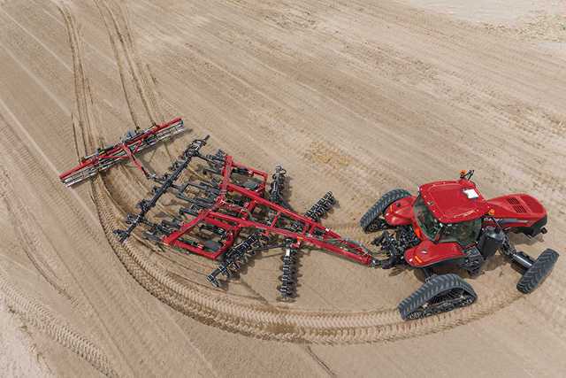 The Magnum™ Rowtrac™ tractor completes the Case IH full line of equipment by providing a track tractor that’s fully adaptable to narrow or wide row spacing and has the maneuverability producers need.