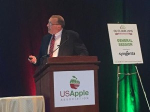 Mark Seetin, director of regulatory policy and industry affairs at U.S. Apple Association, gives the association's update on the 2015-16 crop. (Photo credit: Richard Jones)