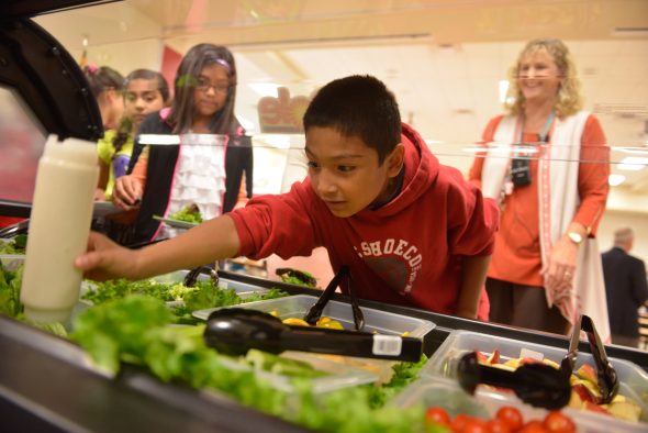 The salad bar donations from H-E-B and Dole were organized in conjunction with the United Fresh Start Foundation, a founding partner of the national Let’s Move Salad Bars to Schools initiative. Photo courtesy of United Fresh Produce Association