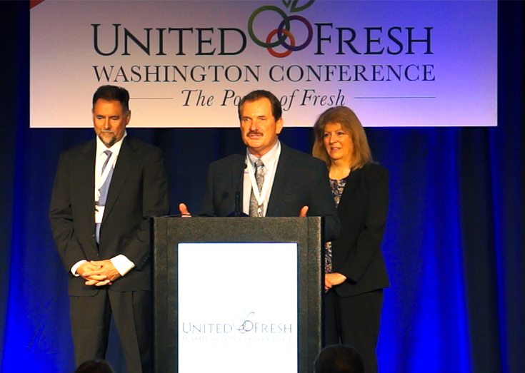 Bob Bender (center) accepts American Vegetable Grower's 2016 Grower Achievement Award from Lonny Smith of AgroLiquid, the award's sponsor, and American Vegetable Grower editor Rosemary Gordon