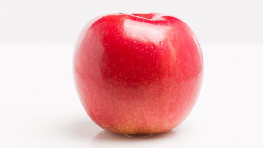 'Rave' is a cross between 'Honeycrisp' and an unreleased variety called ‘MonArk.' 'Rave' was bred by the University of Minnesota and will be grown and sold exclusively by Stemilt in the U.S. (Photo credit: Stemilt)
