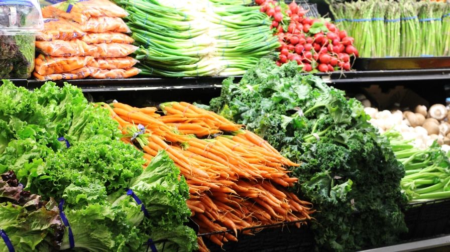 Produce-aisle-at-grocery-store