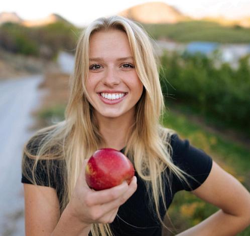 Kaitlyn Thornton (Apple Girl Kait)